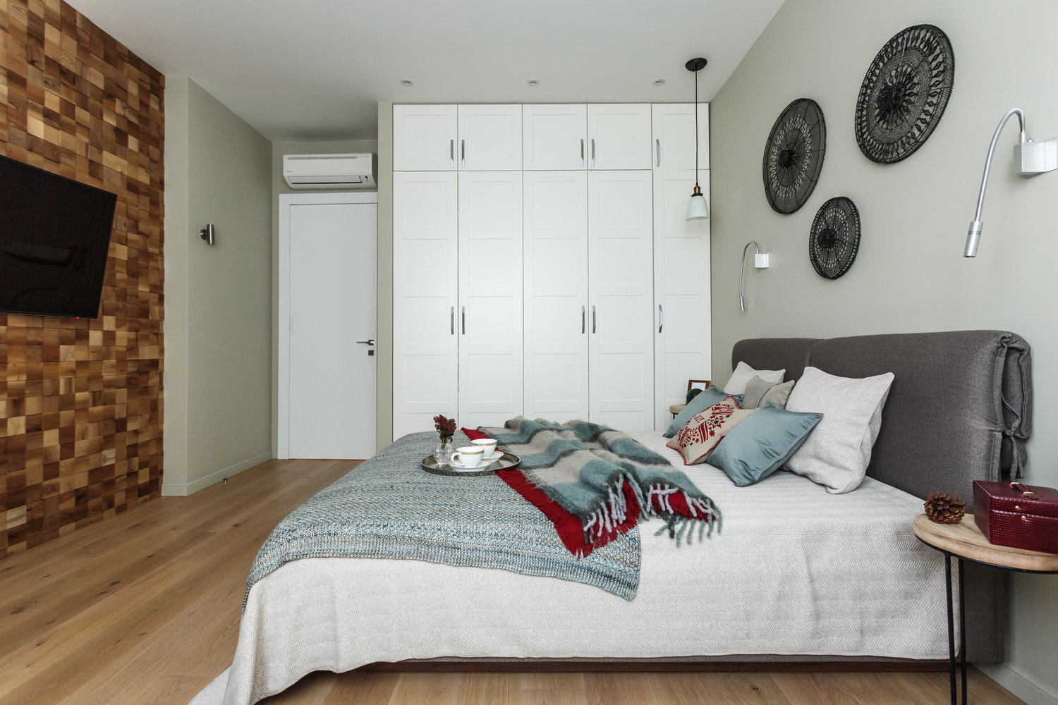 Фотография: Спальня в стиле Современный, DIY, Переделка, ИКЕА, мебель икея, переделка мебели, как покрасить шкаф – фото на INMYROOM