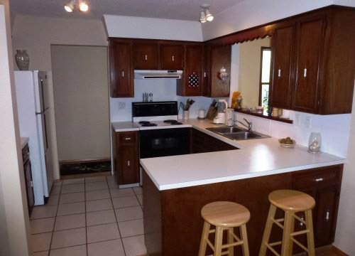 Фотография: Кухня и столовая в стиле Прованс и Кантри, Минимализм, Переделка, ИКЕА, кухня в стиле минимализм, как оформить кухню в стиле минимализм, минималистичная кухня, кухонный гарнитур от ИКЕА, переделка кухни – фото на INMYROOM