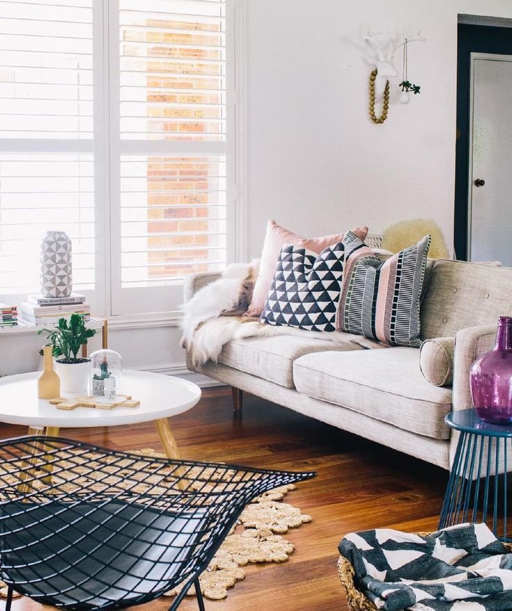 Фотография: Гостиная в стиле Скандинавский, Декор интерьера, Мебель и свет, Декор дома, Советы, Ковер – фото на INMYROOM Фотография: Гостиная в стиле Скандинавский, Декор интерьера, Мебель и свет, Декор дома, Советы, Ковер – фото на INMYROOM