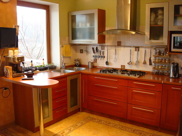 Фото из портфолио Кухня из кавказской вишни – фотографии дизайна интерьеров на INMYROOM