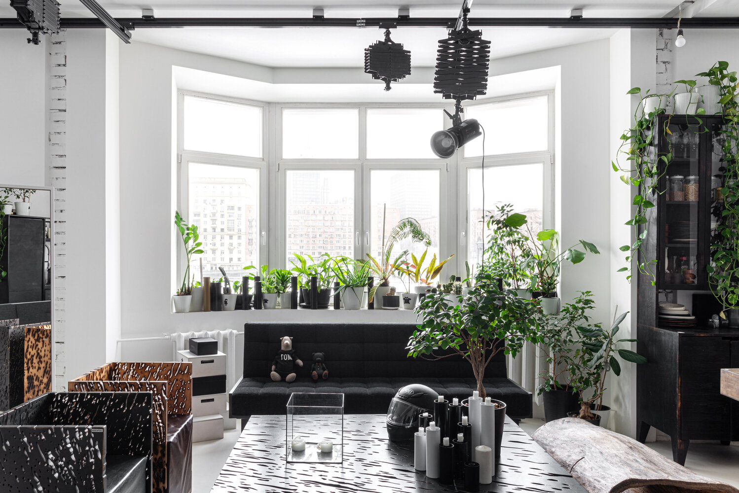 «Здесь собрались мои самые любимые предметы Archpole. И все они сложные, уникальные и знаковые — с ними связаны интересные истории», — говорит Анна. «Здесь собрались мои самые любимые предметы Archpole. И все они сложные, уникальные и знаковые — с ними связаны интересные истории», — говорит Анна.