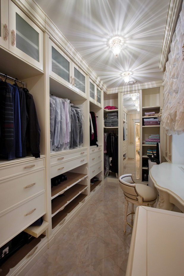 Фото из портфолио Резные двери, окна, стеновые панели и мебель для квартиры в классике – фотографии дизайна интерьеров на INMYROOM