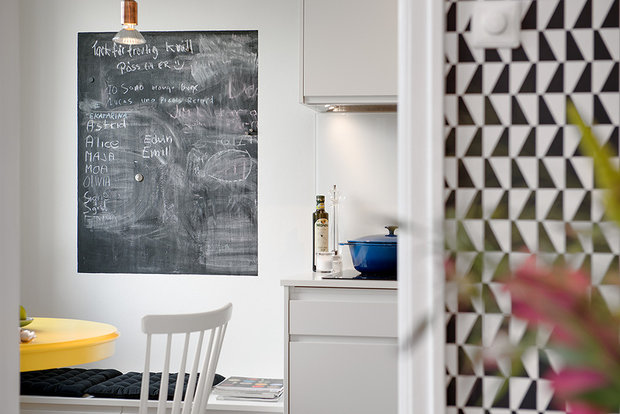 Фотография: Кухня и столовая в стиле Скандинавский, Современный, Декор интерьера, Квартира, Швеция, Цвет в интерьере, Дома и квартиры, Белый, Гетеборг – фото на INMYROOM