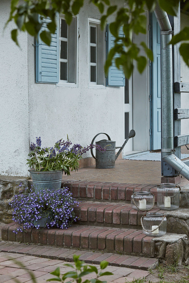 Фотография: Терраса в стиле Прованс и Кантри, Скандинавский, Декор интерьера, Дом, Белый, Дача, Бежевый, Синий, Польша, Дом и дача – фото на INMYROOM