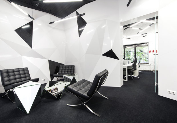 Фотография: Офис в стиле Хай-тек, Цвет в интерьере, Индустрия, Люди – фото на INMYROOM