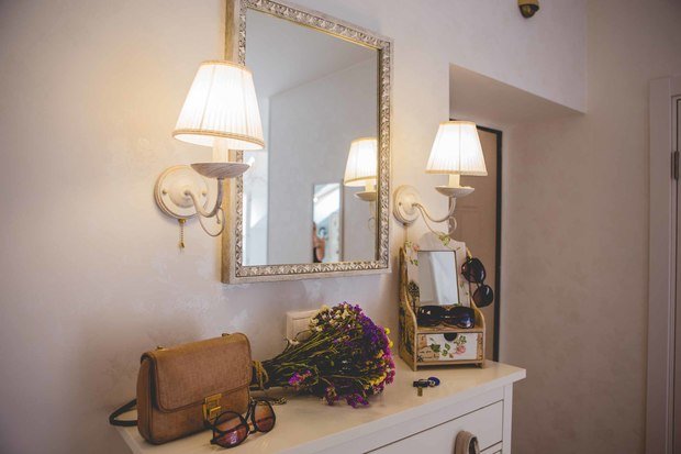 Фотография: Прихожая в стиле Прованс и Кантри, Классический, Эклектика, Квартира, Украина, Планировки, Декор, Мебель и свет, Белый, Проект недели, Бежевый, Серый, Розовый, Голубой, Бирюзовый, Коричневый, Киев, ИКЕА, перепланировка однокомнатной квартиры, Sadolin, Butlers, Befag, N&B light, AGT, Wannabe Decor, Tektura Ornamentals, Sandudd white secrets, Art De Vivre, Ирина Мануковская, Art De Vivre, Smart Design Studio, квартира в мансарде – фото на INMYROOM