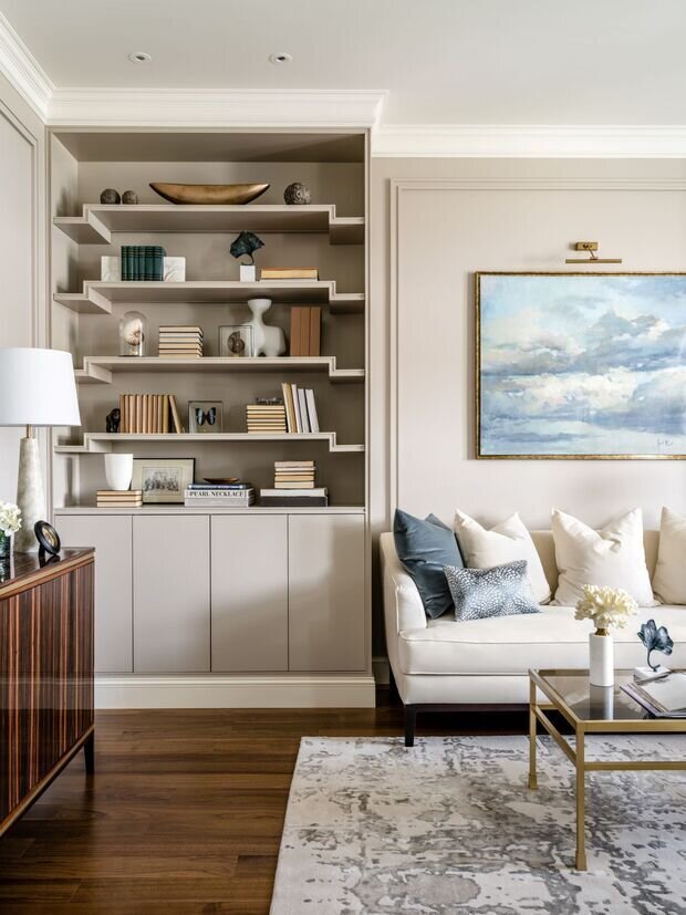 Фотография: Гостиная в стиле Классический, Квартира, Проект дня, Москва, Фрунзенская набережная, Сталинка, 4 и больше, Более 90 метров, Виктория Власова, неоклассика с элементами современного – фото на INMYROOM