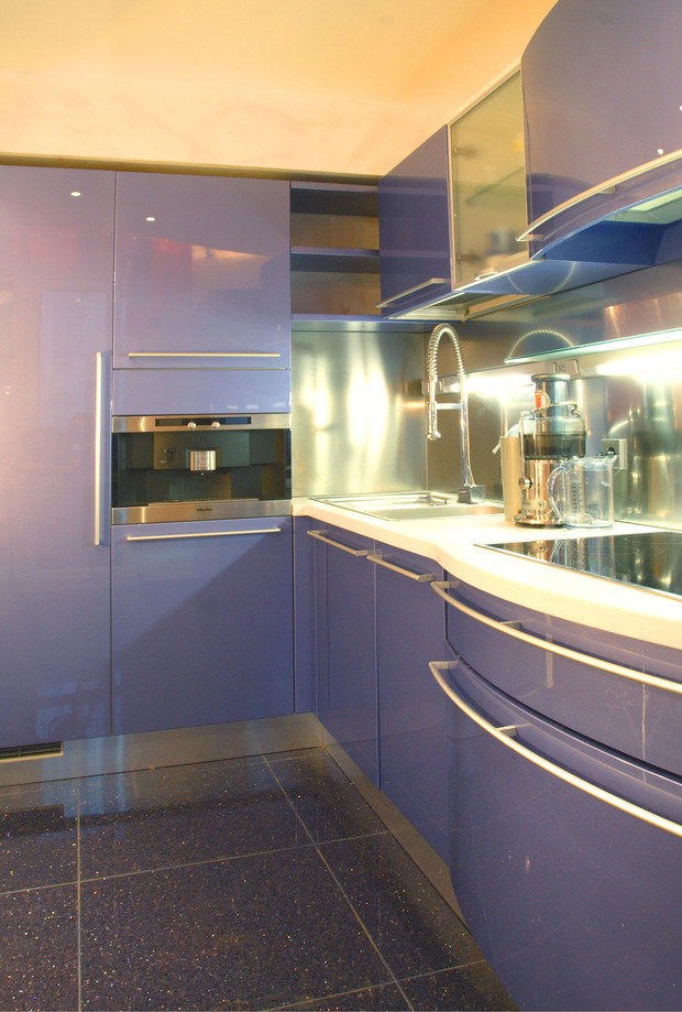 Фотография: Кухня и столовая в стиле Хай-тек – фото на INMYROOM