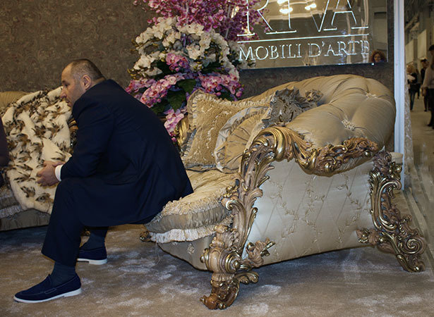 Фотография: Мебель и свет в стиле Классический, Современный, Artemide, Flos, PROVASI, Индустрия, События, Маркет, Мягкая мебель, Missoni, Пэчворк, Porada, LLADRO – фото на INMYROOM