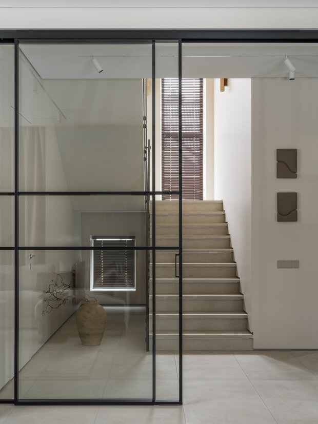 Фотография: Прихожая в стиле Современный, Минимализм, Дом, Проект дня, Дом и дача, Московская область, 4 и больше, Более 90 метров, минимализм с элементами современного дизайна, Ксения Котельникова – фото на INMYROOM