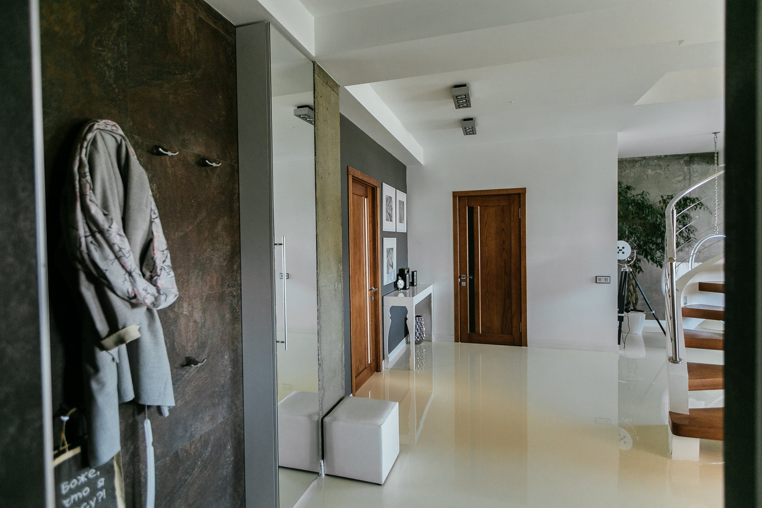 Фотография: Прихожая в стиле Скандинавский, Современный, Квартира, Крым, Проект недели, 4 и больше, Более 90 метров, Симферополь, Татьяна Петрова – фото на INMYROOM Фотография: Прихожая в стиле Скандинавский, Современный, Квартира, Крым, Проект недели, 4 и больше, Более 90 метров, Симферополь, Татьяна Петрова – фото на INMYROOM