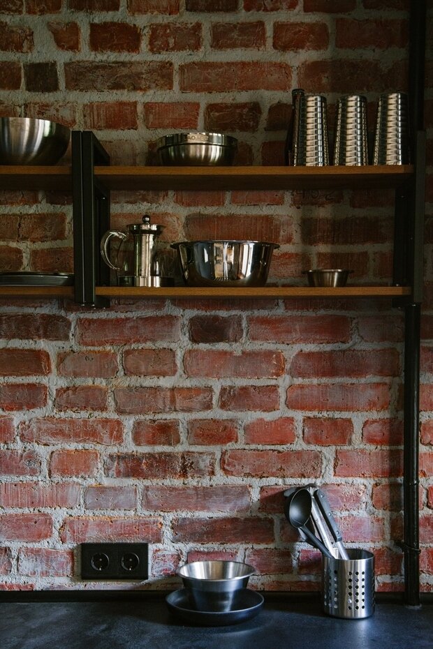 Фотография: Кухня и столовая в стиле Лофт, Малогабаритная квартира, Квартира, Проект недели, Москва, Кирпичный дом, 2 комнаты, 40-60 метров, Павел Фотеев – фото на INMYROOM