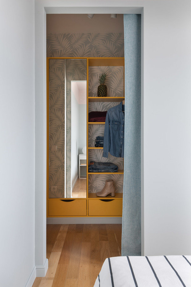 Фотография: Гардеробная в стиле Современный, Эклектика, Квартира, Проект дня, Москва, Панельный дом, 3 комнаты, 40-60 метров, П-68, Людмила Данилевич – фото на INMYROOM