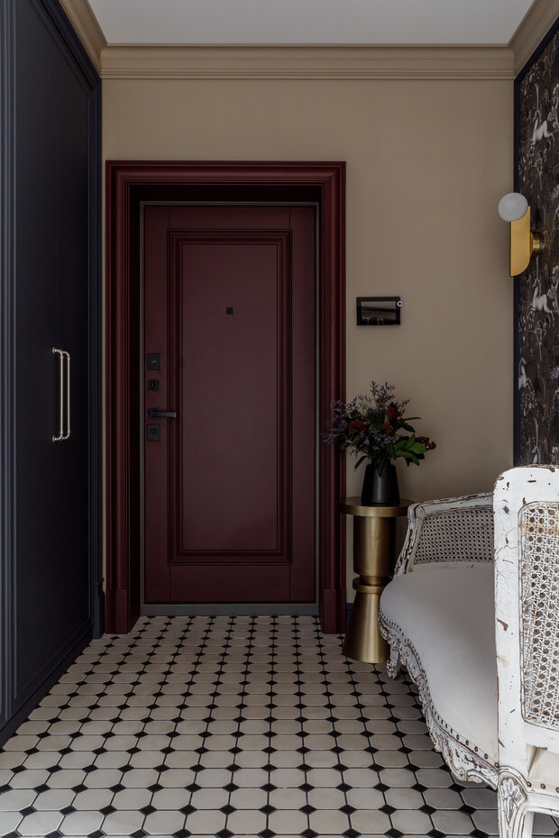 Фотография: Прихожая в стиле Эклектика, Квартира, Проект дня, 3 комнаты, Более 90 метров, Тюмень, современный с элементами лофта, эклектика с элементами классики, Анна Селиванова – фото на INMYROOM