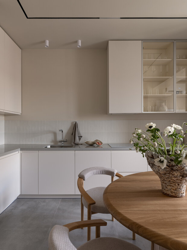 Фотография: Кухня и столовая в стиле Современный, Минимализм, Квартира, Проект дня, Москва, Кирпичный дом, 3 комнаты, Более 90 метров, Патриаршие пруды – фото на INMYROOM