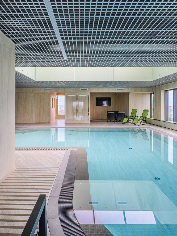 Фото из портфолио Плавательный бассейн на 17 этаже многоквартирного дома. – фотографии дизайна интерьеров на INMYROOM Фото из портфолио Плавательный бассейн на 17 этаже многоквартирного дома. – фотографии дизайна интерьеров на INMYROOM