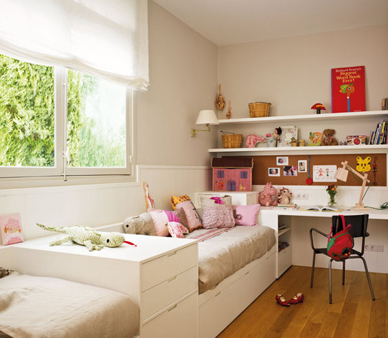 Фотография: Спальня в стиле Скандинавский, Современный, Квартира, Цвет в интерьере, Дома и квартиры, Пентхаус, Красный – фото на INMYROOM