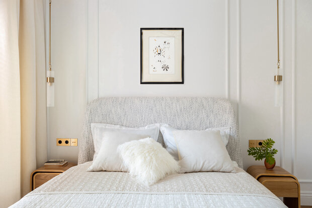 Фотография: Спальня в стиле Современный, Квартира, Проект дня, Москва, 2 комнаты, 40-60 метров, современный с элементами классики и роскоши – фото на INMYROOM