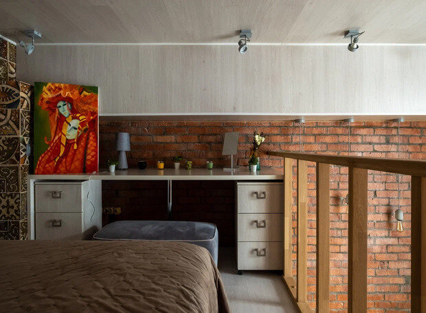 Интерьер спальни в стиле лофт с элементами эклектики