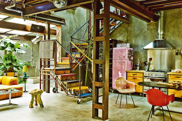 Фотография: Кухня и столовая в стиле Лофт, Дома и квартиры, Интерьеры звезд, Индустриальный – фото на INMYROOM