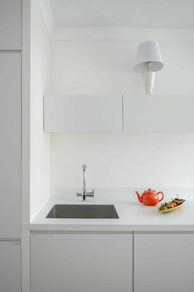 Фотография: Кухня и столовая в стиле Скандинавский, Современный, Эклектика, Минимализм, Проект недели, 2 комнаты, 40-60 метров – фото на INMYROOM