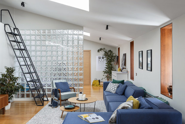 Фотография: Гостиная в стиле Скандинавский, Гид, Зонирование, стеклянная перегородка в однушке, как зонировать студию, Стеклянная перегородка, OM Design, Олег Минц, энциклопедия_интерьер, Серж Махов, Ольга Бойцова, Екатерина Уланова, Катерина Кузнецова, зонирование с помощью перегородок, Антон Прошакин, Студия Ирины Райхер – фото на INMYROOM