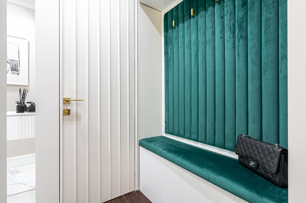 Фотография: Прихожая в стиле Классический, Современный, Малогабаритная квартира, Квартира, Проект недели, Москва, Сталинка, 2 комнаты, 40-60 метров, Gold Interiors – фото на INMYROOM