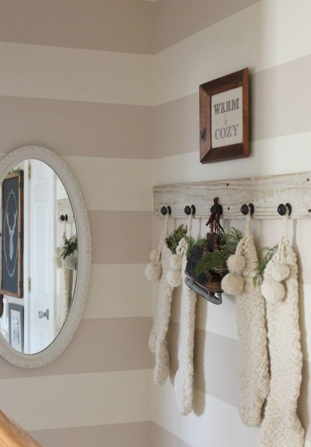 Фотография: Декор в стиле Скандинавский, Прихожая, Интерьер комнат, Ковер, Шкаф – фото на INMYROOM Фотография: Декор в стиле Скандинавский, Прихожая, Интерьер комнат, Ковер, Шкаф – фото на INMYROOM