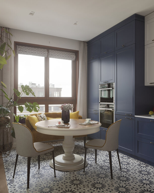 Фотография: Кухня и столовая в стиле Классический, Эклектика, Квартира, Проект дня, Москва, 3 комнаты, Более 90 метров, современные интерьеры – фото на INMYROOM