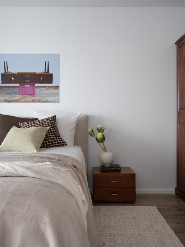 Фотография: Спальня в стиле Скандинавский, Современный, Минимализм, Квартира, Проект дня, Санкт-Петербург, Монолитный дом, 2 комнаты, 60-90 метров, современная классика с элементами модерна, Вера Домбровская – фото на INMYROOM