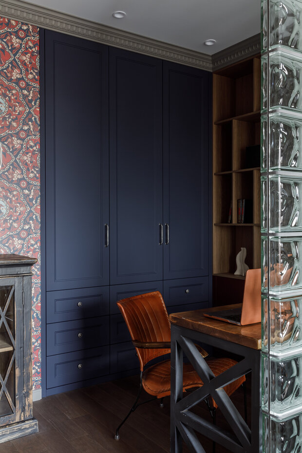 Фотография: Кабинет в стиле Эклектика, Квартира, Проект дня, 3 комнаты, Более 90 метров, Тюмень, современный с элементами лофта, эклектика с элементами классики, Анна Селиванова – фото на INMYROOM
