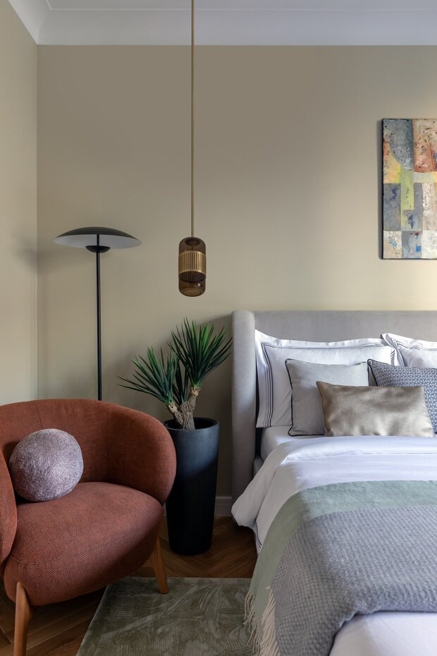 Фотография: Спальня в стиле Современный, Эклектика, Винтажный, Квартира, Проект дня, Москва, перепланировка трешки, интерьер сталинки, Старый фонд, Сталинка, 3 комнаты, 60-90 метров, до и после, ремонт в старом доме, Анна Кириллова, A+ interior – фото на INMYROOM