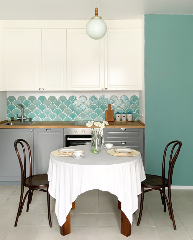 Фотография: Кухня и столовая в стиле Прованс и Кантри, Советы, Кухонный фартук, Гид, керамическая плитка на кухне, как оформить кухонный фартук, фартук на кухне, оригинальный фартук, красивый кухонный фартук – фото на INMYROOM Фотография: Кухня и столовая в стиле Прованс и Кантри, Советы, Кухонный фартук, Гид, керамическая плитка на кухне, как оформить кухонный фартук, фартук на кухне, оригинальный фартук, красивый кухонный фартук – фото на INMYROOM