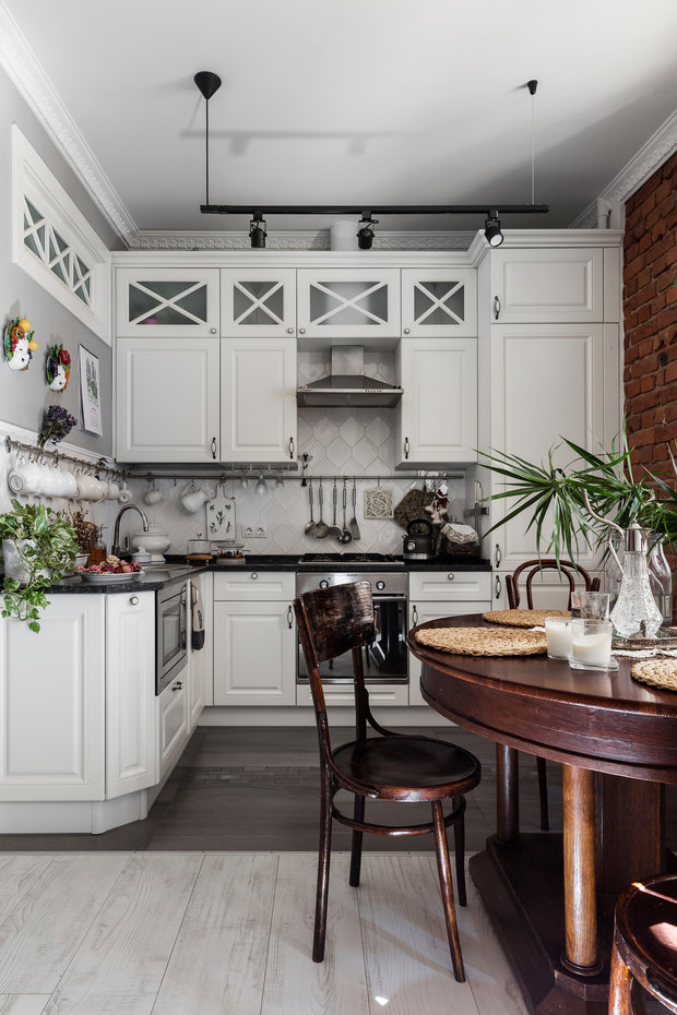 Фотография: Кухня и столовая в стиле Прованс и Кантри, Скандинавский, Эклектика, Квартира, Проект недели, Санкт-Петербург, 3 комнаты, Более 90 метров, Анна Плакунова – фото на INMYROOM