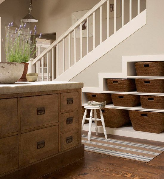 Фотография: в стиле Прованс и Кантри, Скандинавский, Современный, Гардеробная, Декор интерьера, Хранение, Декор дома, Лестница, Гардероб – фото на INMYROOM Фотография: в стиле Прованс и Кантри, Скандинавский, Современный, Гардеробная, Декор интерьера, Хранение, Декор дома, Лестница, Гардероб – фото на INMYROOM