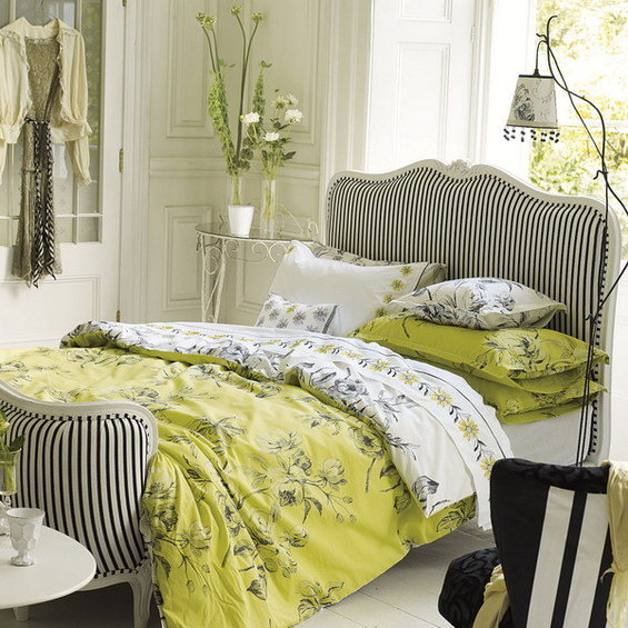 Фотография: Спальня в стиле Прованс и Кантри, Декор интерьера, Декор дома, Текстиль, Подушки, Свечи, Плед – фото на INMYROOM