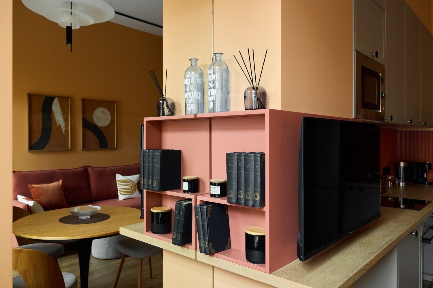 Фотография: Кухня и столовая в стиле Современный, Квартира, Проект дня, Санкт-Петербург, Кирпичный дом, 2 комнаты, до 40 метров, Винтажный, Koptev Architect, Алексей Коптев, Полина Коптева – фото на INMYROOM