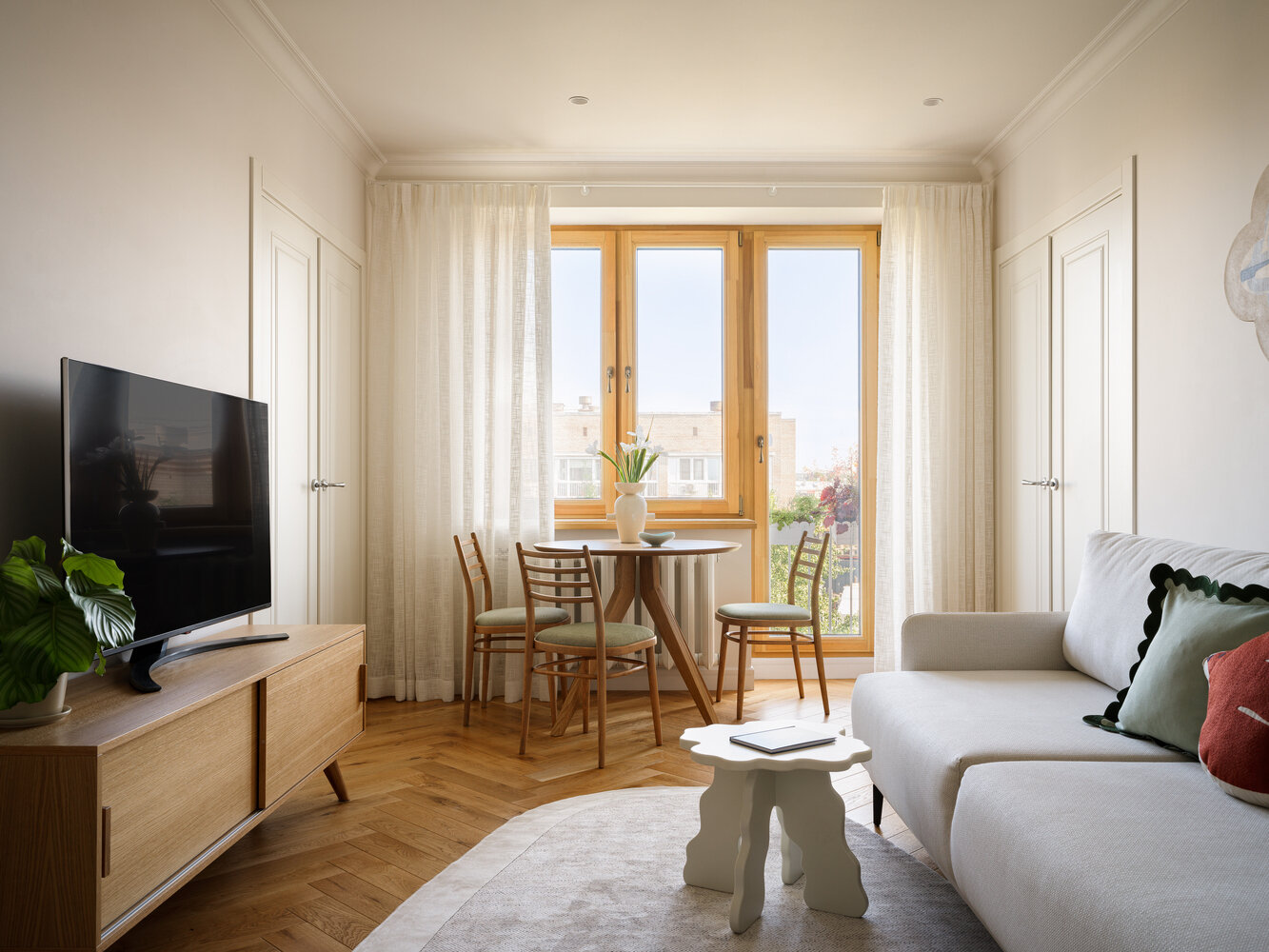 Фотография: Гостиная в стиле Современный, Малогабаритная квартира, Квартира, Проект дня, Москва, Хамовники, Хрущевка, 2 комнаты, 40-60 метров, Анастасия Заркуа – фото на INMYROOM