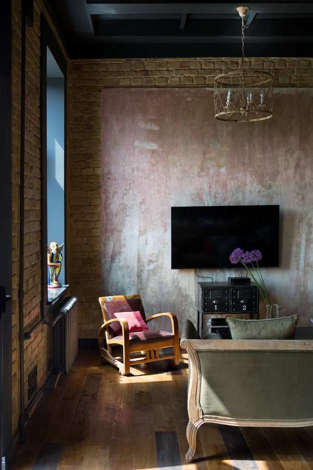 Фотография: Гостиная в стиле Лофт, Квартира, Студия, Проект недели, Киев, Старый фонд, Юрий Зименко, Андрей Авдеенко, Кирпичный дом, Более 90 метров – фото на INMYROOM