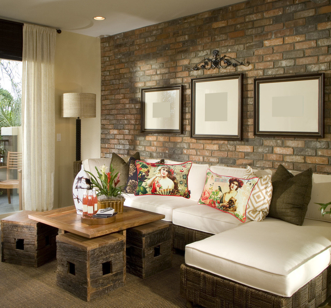 Фотография: Гостиная в стиле Прованс и Кантри, Лофт, Современный, Интерьер комнат, Тема месяца, Подушки, Поп-арт – фото на INMYROOM Фотография: Гостиная в стиле Прованс и Кантри, Лофт, Современный, Интерьер комнат, Тема месяца, Подушки, Поп-арт – фото на INMYROOM