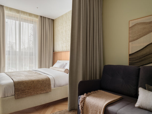 Фотография: Спальня в стиле Современный, Квартира, Проект дня, Москва, 1 комната, 40-60 метров, современный с элементами минимализма и скандинавского стиля, Регина Гарипова – фото на INMYROOM