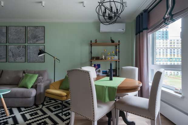 Фотография: Гостиная в стиле Скандинавский, Эклектика, Квартира, Белый, Проект дня, Черный, Москва, Зеленый, Бежевый, Желтый, Панельный дом, 2 комнаты, Евгений Гнесин, Roomba Interior – фото на INMYROOM