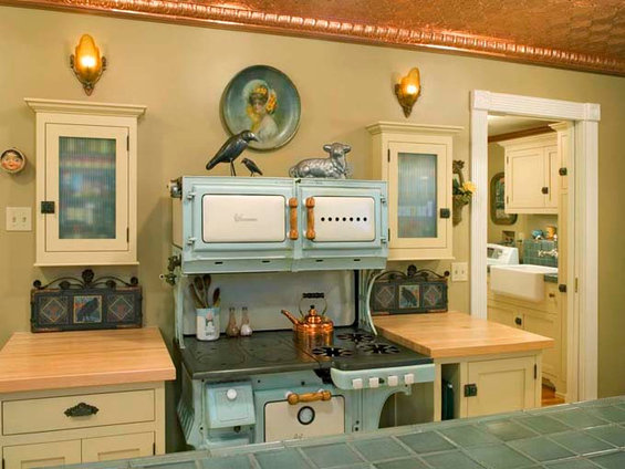 Фотография: Кухня и столовая в стиле Прованс и Кантри, Интерьер комнат, SMEG, Цвет в интерьере, Бирюзовый – фото на INMYROOM