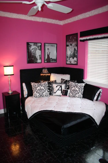 Фотография: Детская в стиле Эклектика, Декор интерьера, Дизайн интерьера, Мебель и свет, Цвет в интерьере, Стены, Розовый, Фуксия – фото на INMYROOM
