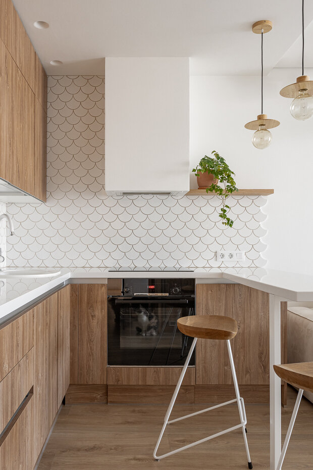 Фотография: Кухня и столовая в стиле Скандинавский, Современный, Эко, Квартира, Проект недели, Москва, Монолитный дом, 4 и больше, Более 90 метров, бюро «Образ жизни», Анастасия Кутовая – фото на INMYROOM