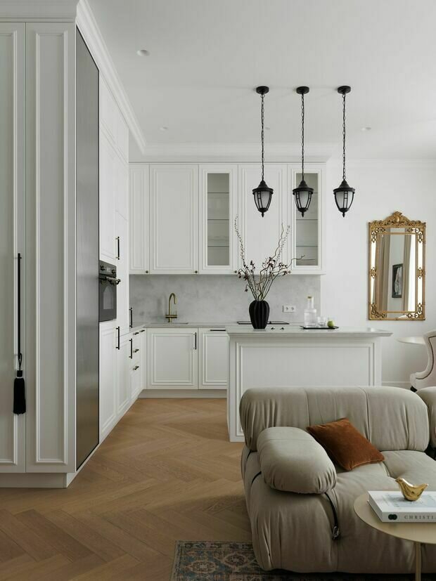 Фотография: Кухня и столовая в стиле Классический, Современный, Квартира, Проект дня, Москва, 2 комнаты, 60-90 метров, современный с элементами классики и роскоши, современный с элементами неоклассики, Ксения Луб – фото на INMYROOM