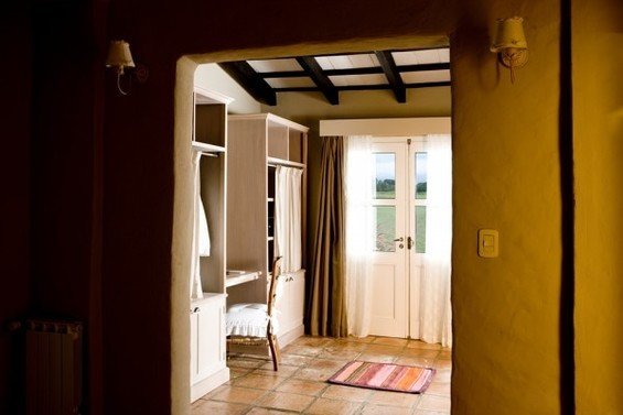 Фотография: Прихожая в стиле Прованс и Кантри, Дома и квартиры, Городские места, Отель, Бассейн, Большие окна, Балдахин – фото на INMYROOM