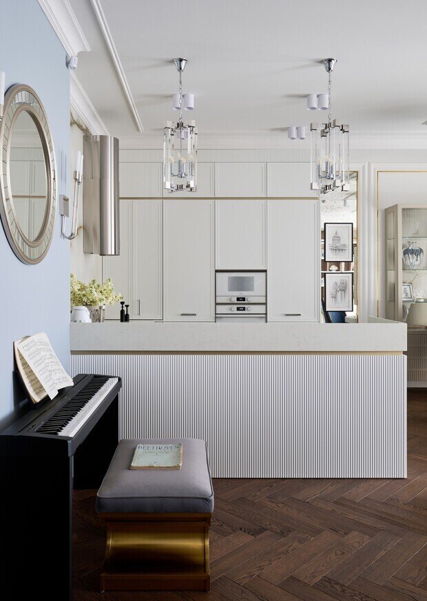 Фотография: Кухня и столовая в стиле Классический, Современный, Квартира, Проект дня, 3 комнаты, Более 90 метров, Эксклюзивные проекты, современный с элементами неоклассики, Новосибирская область, Кольцово – фото на INMYROOM