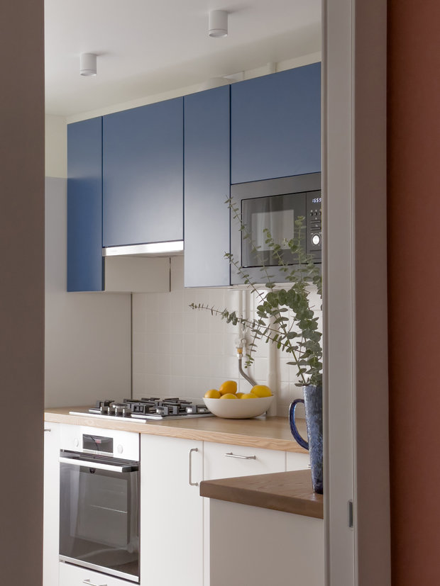 Фотография: Кухня и столовая в стиле Современный, Минимализм, Квартира, Проект недели, Москва, 2 комнаты, 40-60 метров, Анастасия Хмелевская – фото на INMYROOM