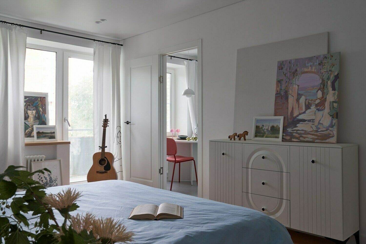 Фотография: Спальня в стиле Скандинавский, Современный, Минимализм, Малогабаритная квартира, Квартира, Проект недели, Лобня, Кирпичный дом, 1 комната, до 40 метров, Анастасия Финько – фото на INMYROOM